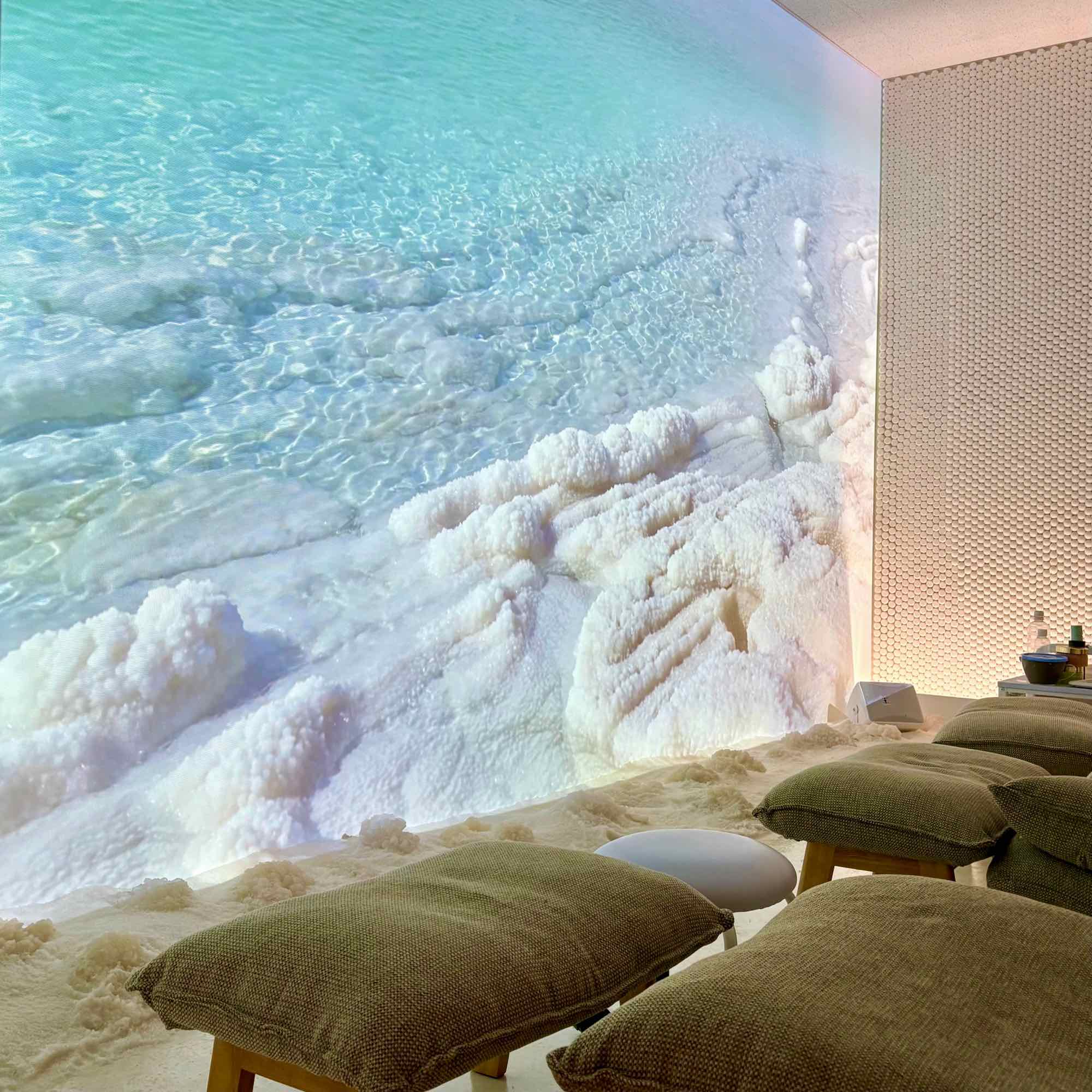 大阪万博　バスソルトと泥パックセット　ヨルダンパビリオン ヨルダンパビリオン内の様子に死海スパ、予約関連のご紹介。死海コスメ